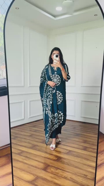 Elegant Natural Crepe 3-Piece Suit with Mirror & Sequin Detailing